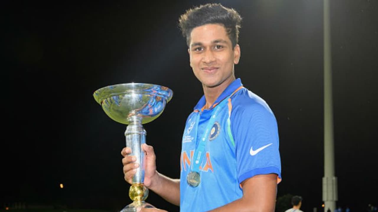 বয়স ভাঁড়িয়ে জিতেছিলেন বিশ্বকাপ! নয়া বিতর্কে ভারতীয় ক্রিকেট বয়স ভাঁড়িয়ে জিতেছিলেন বিশ্বকাপ! নয়া বিতর্কে ভারতীয় ক্রিকেট