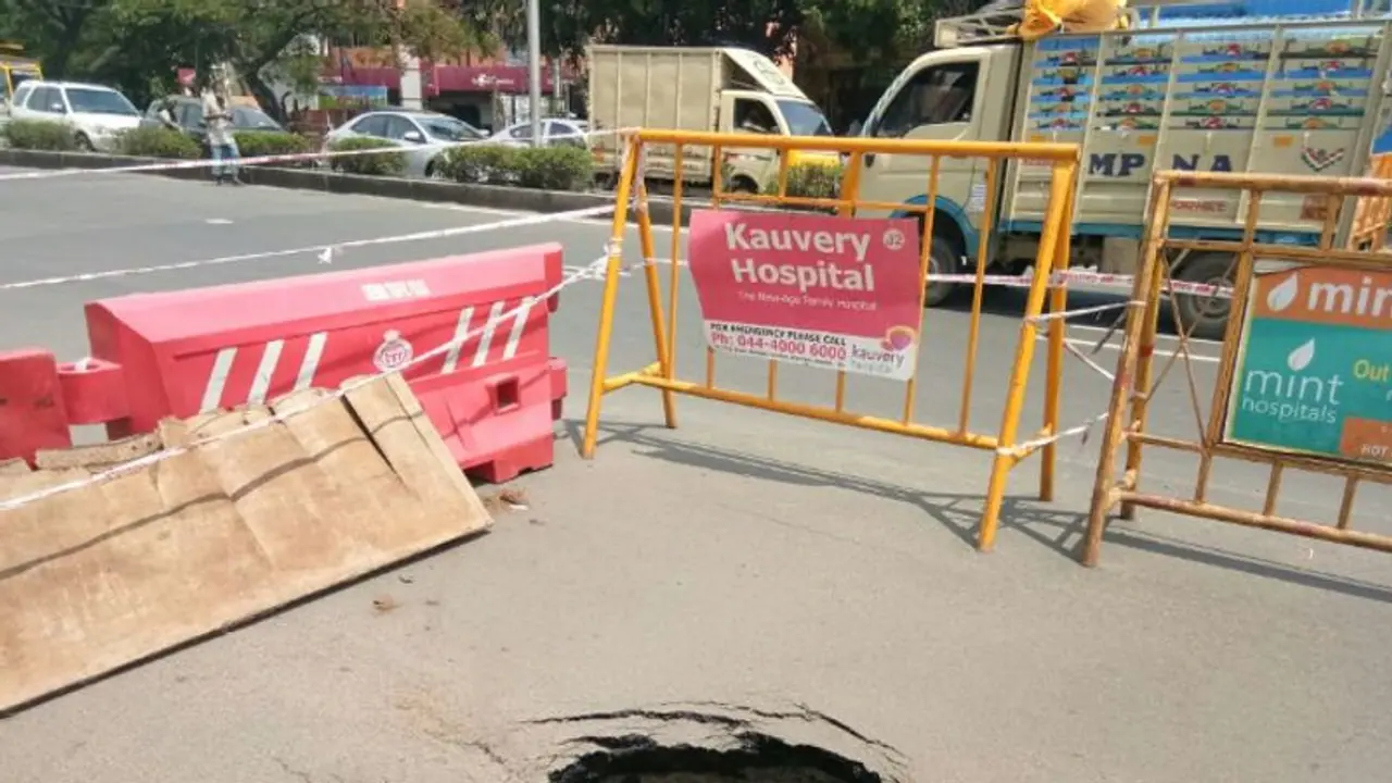 Road caves in at Chennai’s Madhya Kailash; traffic comes to standstill