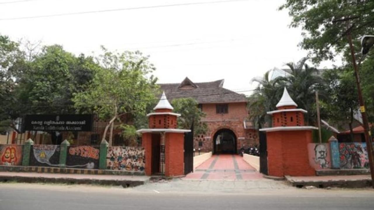 കാര്‍ട്ടൂൺ അവാര്‍ഡിൽ മാറ്റമില്ല; സർക്കാർ ആവശ്യം തള്ളി ലളിതകലാ അക്കാദമി