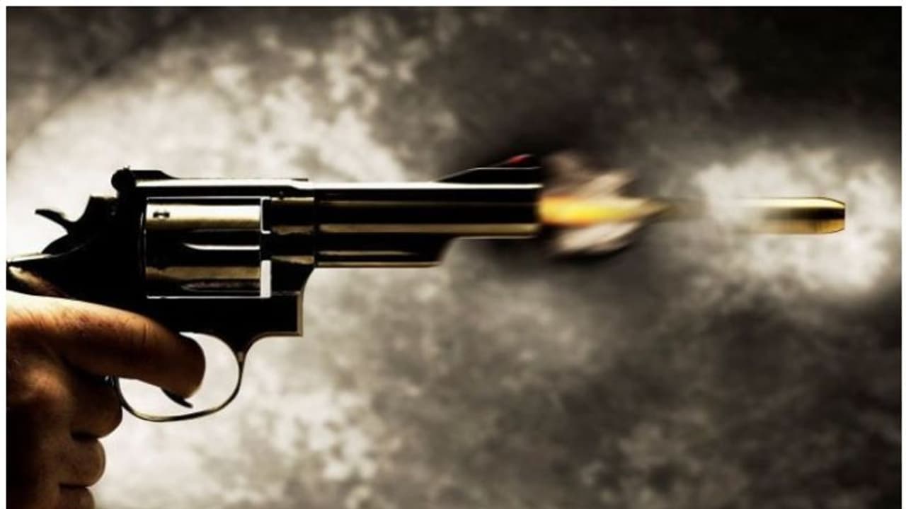 മാധ്യമപ്രവർത്തകനെ വെടിവച്ച് കൊന്നു മാധ്യമപ്രവർത്തകനെ വെടിവച്ച് കൊന്നു