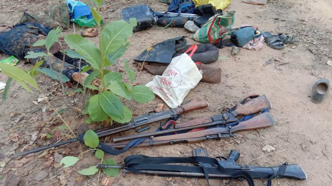 ఎదురుకాల్పుల్లో ఇద్దరు మావోయిస్టులు హతం ఎదురుకాల్పుల్లో ఇద్దరు మావోయిస్టులు హతం