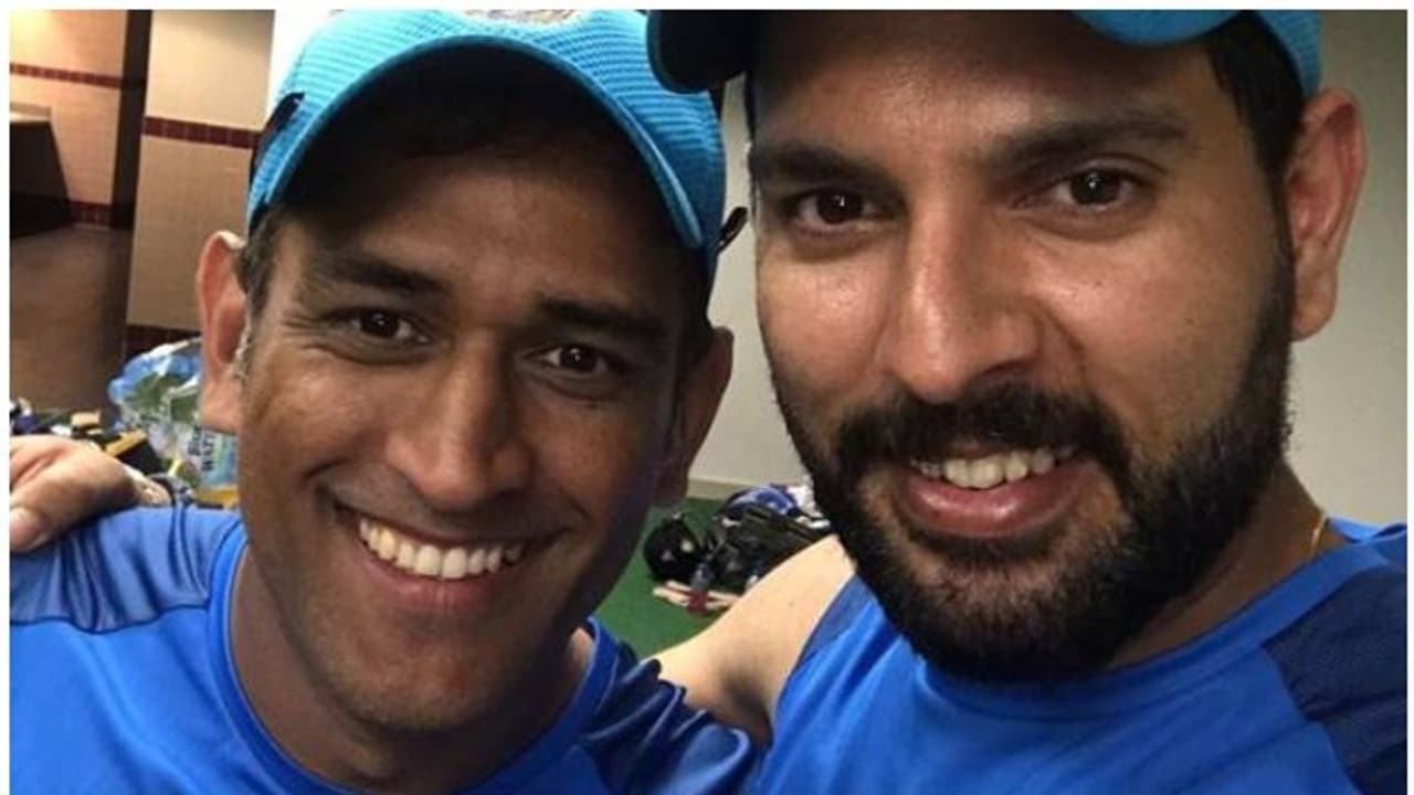 ధోని రిటైర్మెంట్ పై గందరగోళం... క్లారిటీ ఇవ్వాల్సింది ఆయనే: యువరాజ్ ధోని రిటైర్మెంట్ పై గందరగోళం... క్లారిటీ ఇవ్వాల్సింది ఆయనే: యువరాజ్