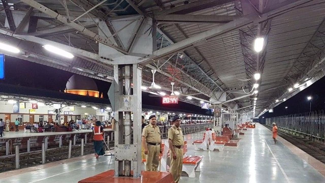 ദക്ഷിണ റെയിൽവേയിൽ തമിഴ് ഉപയോഗിക്കരുതെന്ന നിർദേശം പിൻവലിക്കും ദക്ഷിണ റെയിൽവേയിൽ തമിഴ് ഉപയോഗിക്കരുതെന്ന നിർദേശം പിൻവലിക്കും