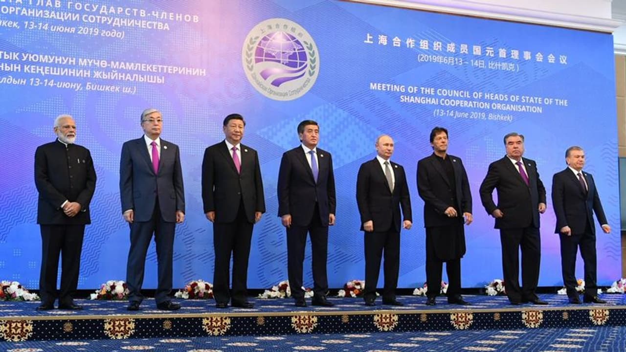 SCO ಶೃಂಗಸಭೆಯಲ್ಲಿ ಮೋದಿ ಕೊಟ್ಟ ಹೊಡೆತಕ್ಕೆ ಇಮ್ರಾನ್ ಕಕ್ಕಾಬಿಕ್ಕಿ! SCO ಶೃಂಗಸಭೆಯಲ್ಲಿ ಮೋದಿ ಕೊಟ್ಟ ಹೊಡೆತಕ್ಕೆ ಇಮ್ರಾನ್ ಕಕ್ಕಾಬಿಕ್ಕಿ!