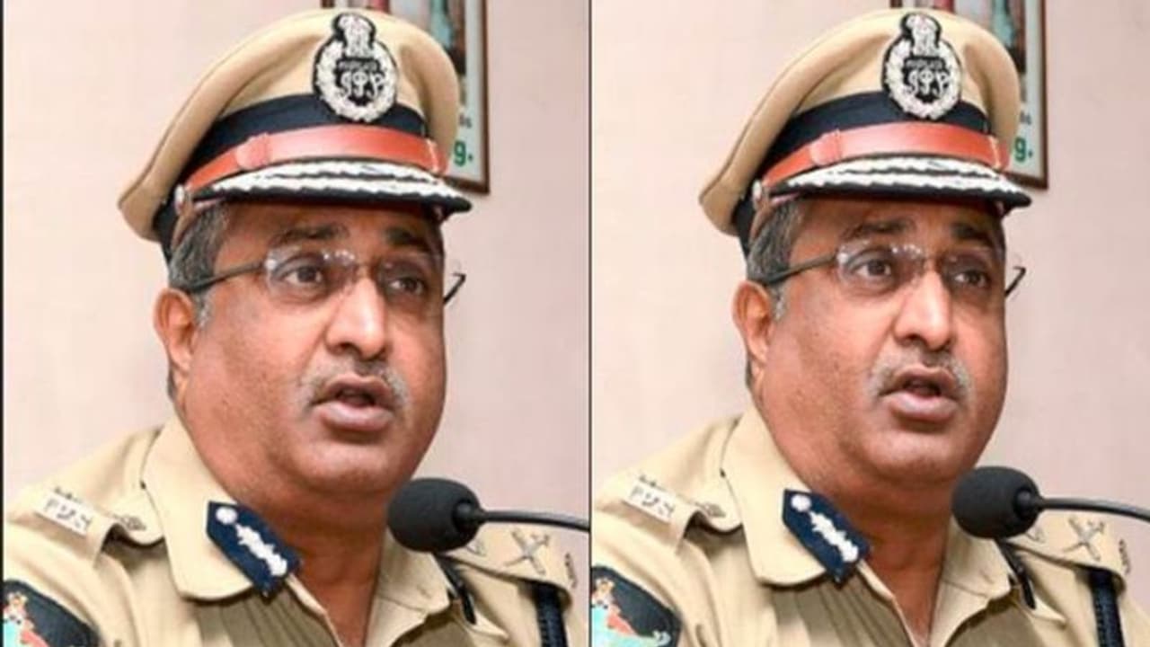 రాజకీయ ఒత్తిళ్ల వల్లనే...: క్యాట్ ను ఆశ్రయించిన ఏబీ వెంకటేశ్వర రావు రాజకీయ ఒత్తిళ్ల వల్లనే...: క్యాట్ ను ఆశ్రయించిన ఏబీ వెంకటేశ్వర రావు