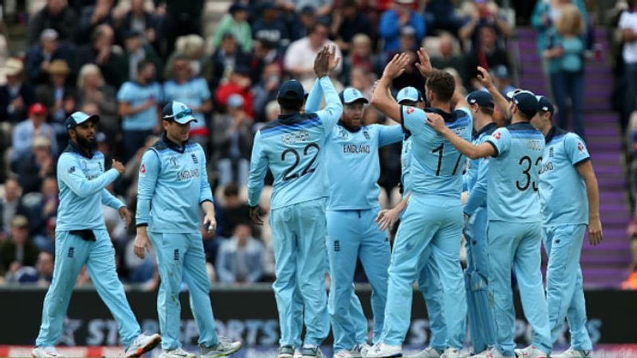 মেঘলা আকাশের নিচে ভয়ঙ্কর আর্চার উড, ধসে গেল ওয়েস্টইন্ডিজ মিডল অর্ডার মেঘলা আকাশের নিচে ভয়ঙ্কর আর্চার উড, ধসে গেল ওয়েস্টইন্ডিজ মিডল অর্ডার