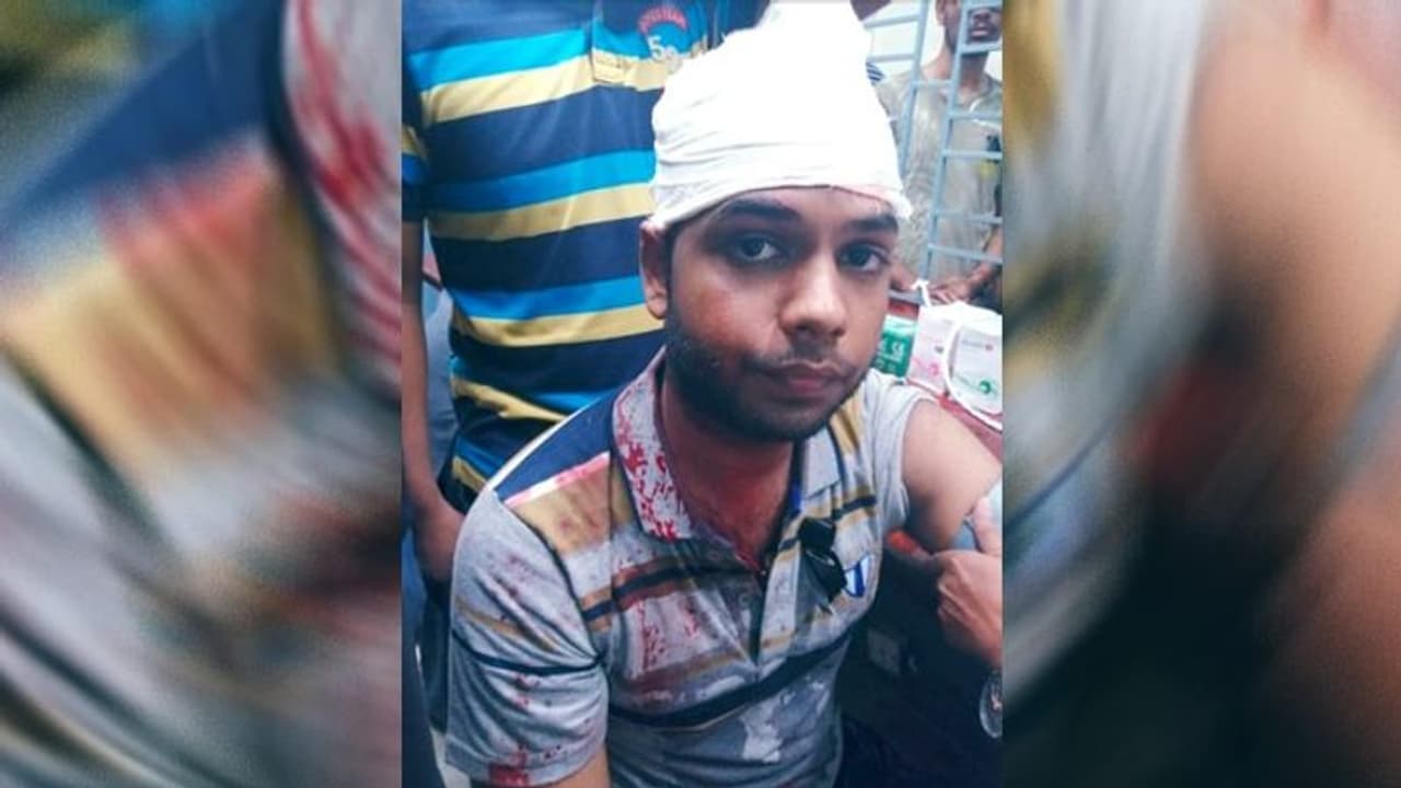 ফের আক্রান্ত জুনিয়র ডাক্তার, এবার হামলা মেডিকেল এ ফের আক্রান্ত জুনিয়র ডাক্তার, এবার হামলা মেডিকেল এ