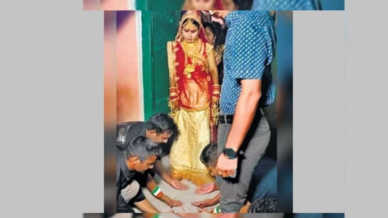 വീരമൃത്യു വരിച്ച സഹപ്രവർത്തകന്റെ സഹോദരിയുടെ വിവാഹം നടത്തി സൈനികർ വീരമൃത്യു വരിച്ച സഹപ്രവർത്തകന്റെ സഹോദരിയുടെ വിവാഹം നടത്തി സൈനികർ