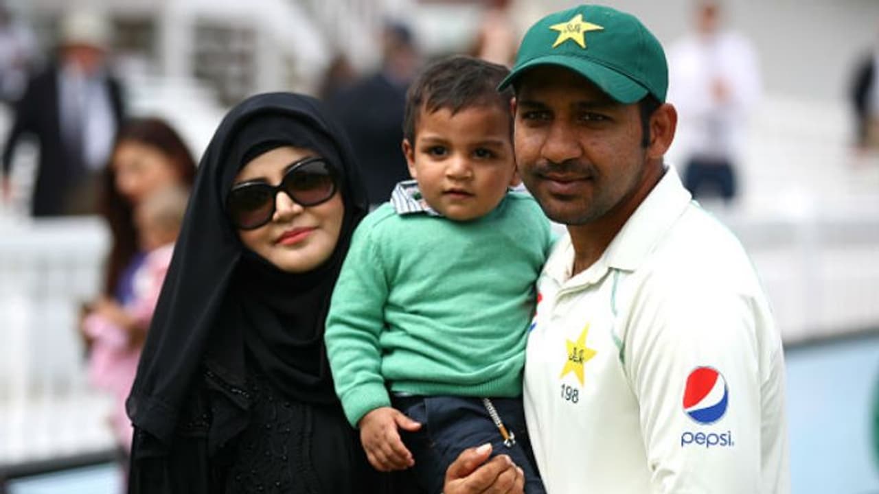 ভারত ম্যাচের আগেই এলেন বিবি বাচ্চারা! রেগে বোম প্রাক্তন পাক ক্রিকেটার