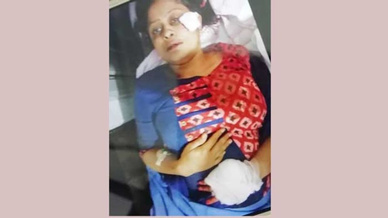 ಹಾಸನದಲ್ಲಿ ಎಇಇ ಬೆರಳು ತುಂಡರಿಸಿದ ಡಿ ಗ್ರೂಪ್ ನೌಕರ ಹಾಸನದಲ್ಲಿ ಎಇಇ ಬೆರಳು ತುಂಡರಿಸಿದ ಡಿ ಗ್ರೂಪ್ ನೌಕರ