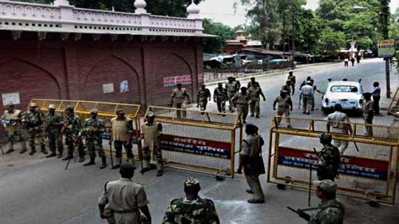 ಅಯೋಧ್ಯೆ ತೀರ್ಪಿಗೆ ಕ್ಷಣಗಣನೆ: ಭಾರೀ ಭದ್ರತೆ ನಿಯೋಜನೆಗೆ ಅನುಮೋದನೆ! ಅಯೋಧ್ಯೆ ತೀರ್ಪಿಗೆ ಕ್ಷಣಗಣನೆ: ಭಾರೀ ಭದ್ರತೆ ನಿಯೋಜನೆಗೆ ಅನುಮೋದನೆ!