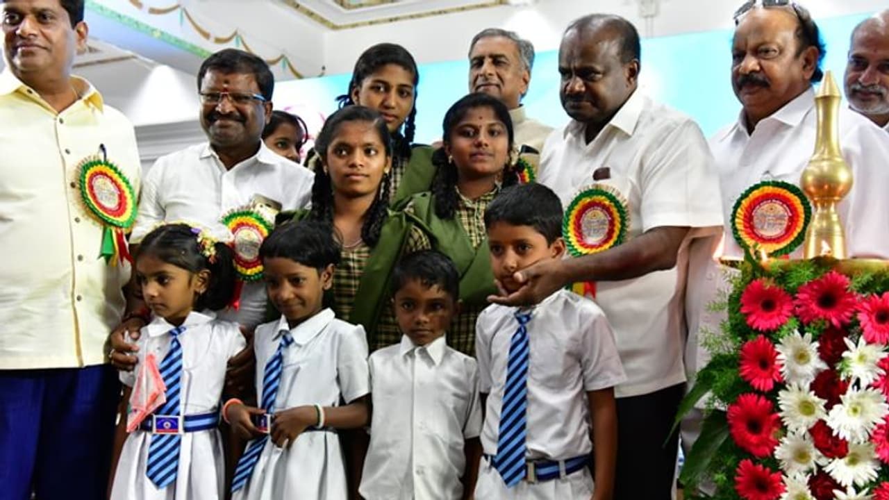 ಸರ್ಕಾರಿ ಇಂಗ್ಲಿಷ್‌ ಶಾಲೆಗೆ ಸಿಎಂ ಕುಮಾರಸ್ವಾಮಿ ಚಾಲನೆ