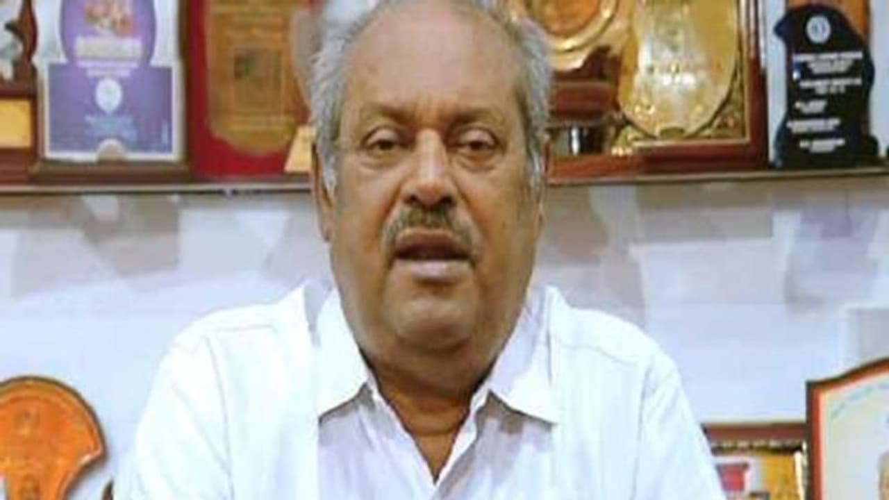 ടി നസറുദ്ദീന്റെ കടയില് റെയ്ഡ്; പ്രതിഷേധവുമായി വ്യാപാരികള്, കടകള് അടച്ചിടുമെന്ന് വെല്ലുവിളി ടി നസറുദ്ദീന്റെ കടയില് റെയ്ഡ്; പ്രതിഷേധവുമായി വ്യാപാരികള്, കടകള് അടച്ചിടുമെന്ന് വെല്ലുവിളി