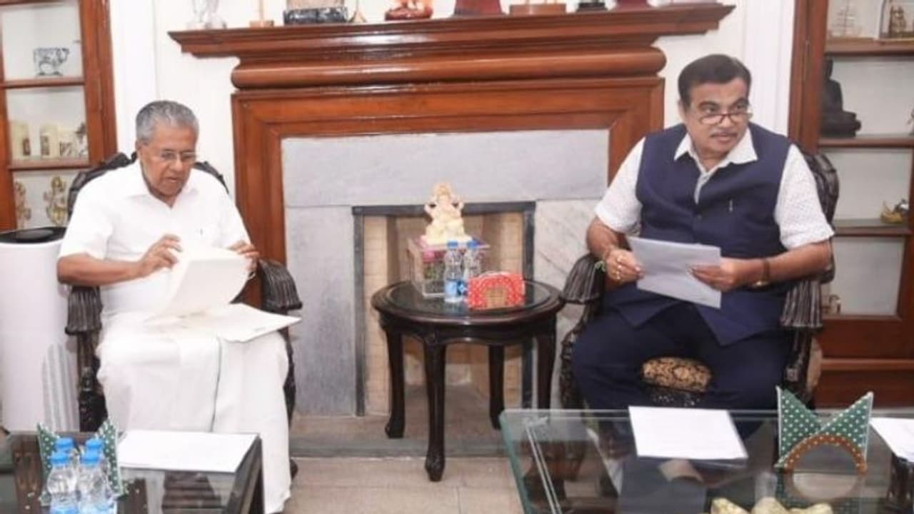 ദേശീയപാതാ വികസനം, പ്രധാനമന്ത്രിക്ക് നിവേദനം നല്കി മുഖ്യമന്ത്രി; കേരളത്തോട് വിവേചനമില്ലെന്ന് കേന്ദ്ര ഗതാഗതമന്ത്രി ദേശീയപാതാ വികസനം, പ്രധാനമന്ത്രിക്ക് നിവേദനം നല്കി മുഖ്യമന്ത്രി; കേരളത്തോട് വിവേചനമില്ലെന്ന് കേന്ദ്ര ഗതാഗതമന്ത്രി