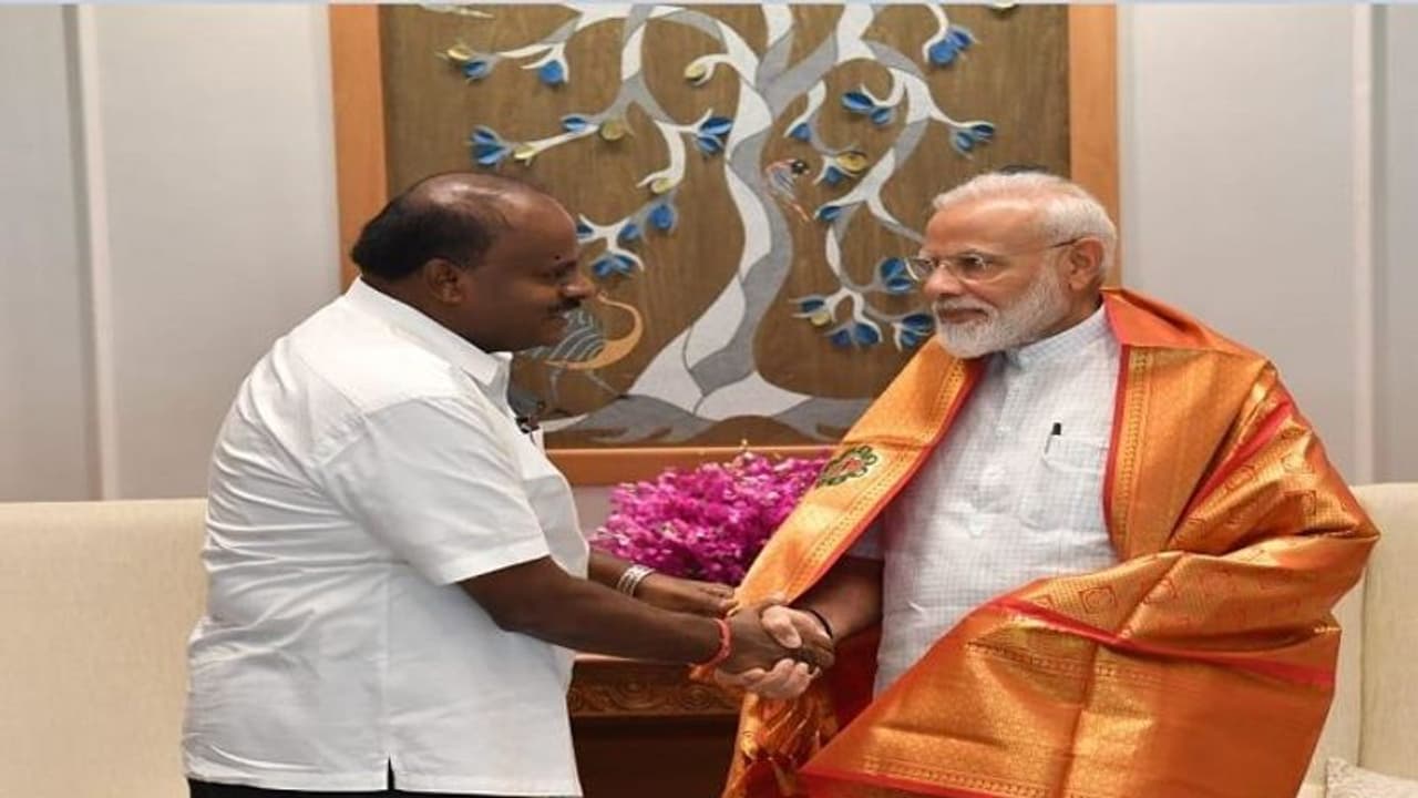 ನೆರವಿಗೆ ಬನ್ನಿ: ಸಿಎಂ ಮನವಿಗೆ ಏನಂದ್ರು ಪಿಎಂ? ನೆರವಿಗೆ ಬನ್ನಿ: ಸಿಎಂ ಮನವಿಗೆ ಏನಂದ್ರು ಪಿಎಂ?