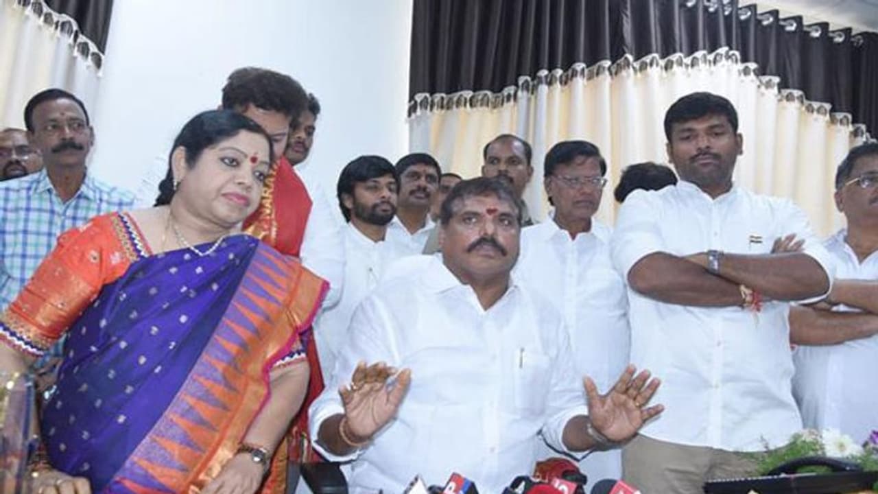 నీ సలహాలు మాకు అవసరం లేదు: చంద్రబాబుపై మంత్రి బొత్స ఫైర్ నీ సలహాలు మాకు అవసరం లేదు: చంద్రబాబుపై మంత్రి బొత్స ఫైర్