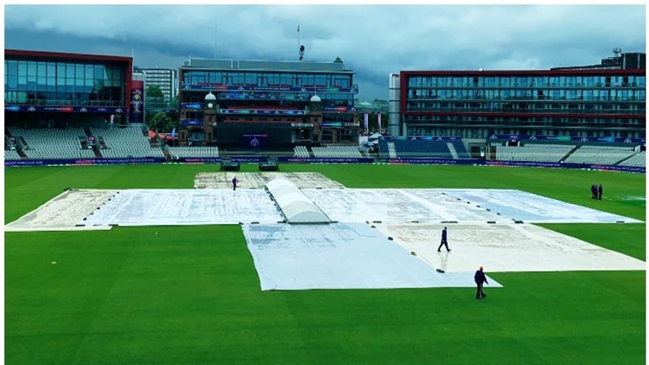 മഴ ഇന്നും വില്ലനാകുമോ? മാഞ്ചസ്റ്ററിലെ കാലാവസ്ഥ ഇങ്ങനെ മഴ ഇന്നും വില്ലനാകുമോ? മാഞ്ചസ്റ്ററിലെ കാലാവസ്ഥ ഇങ്ങനെ