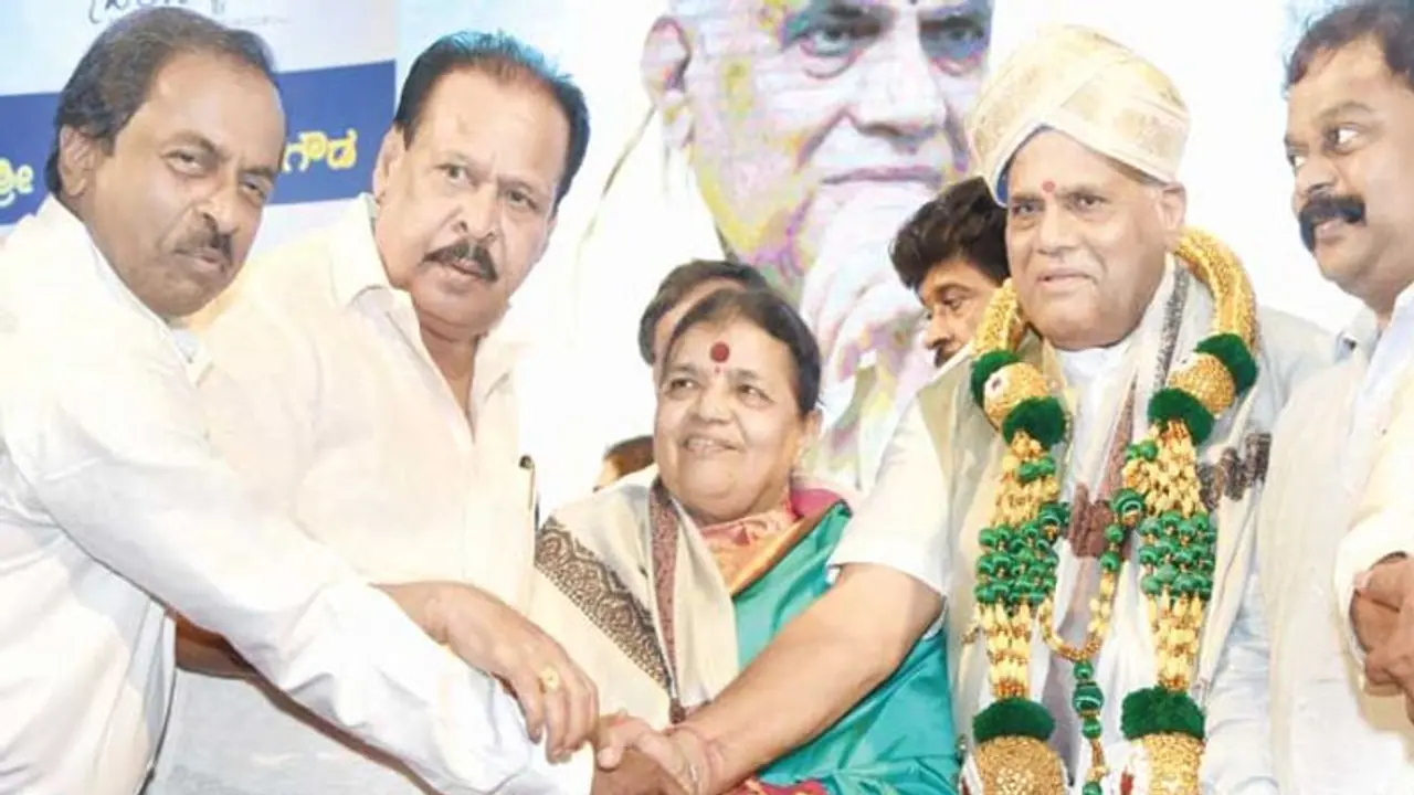 ‘ರಾಜ್ ದಂಪತಿಗೆ ಬೇಡದ MLC ಸ್ಥಾನ ನಾನೂ ನಿರಾಕರಿಸಿದೆ’ ‘ರಾಜ್ ದಂಪತಿಗೆ ಬೇಡದ MLC ಸ್ಥಾನ ನಾನೂ ನಿರಾಕರಿಸಿದೆ’