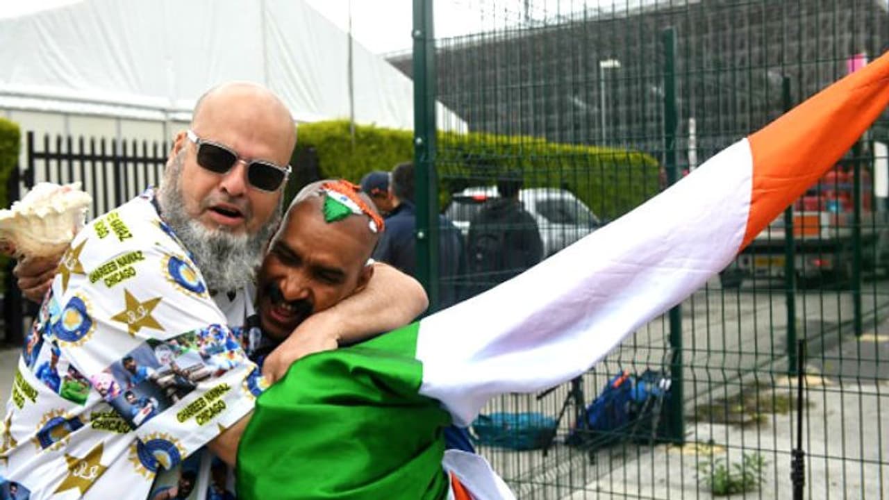 কে কার বাবা ভারত পাক মোকাবিলার আগে জোর তর্ক সোশ্যাল মিডিয়ায়