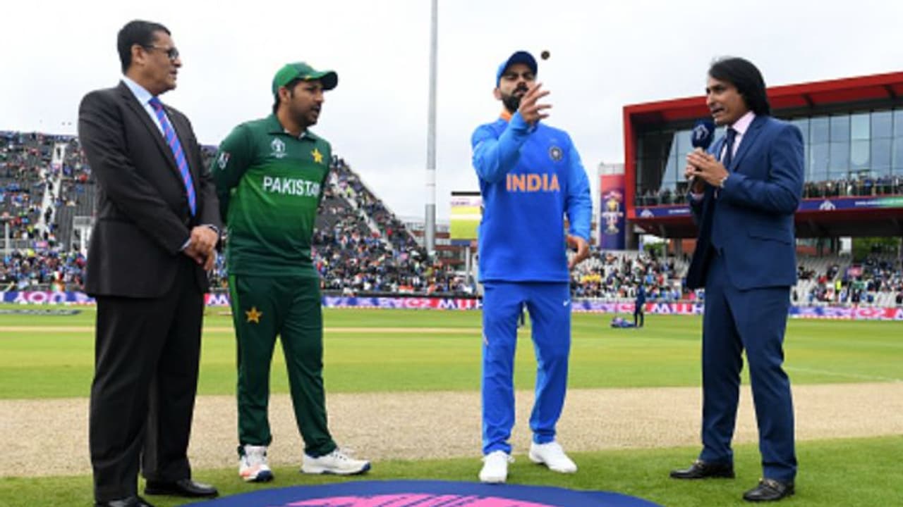 பாகிஸ்தானுக்கு எதிரான போட்டியில் விஜய் சங்கருக்கு வாய்ப்பு.. இந்திய அணி முதலில் பேட்டிங் பாகிஸ்தானுக்கு எதிரான போட்டியில் விஜய் சங்கருக்கு வாய்ப்பு.. இந்திய அணி முதலில் பேட்டிங்