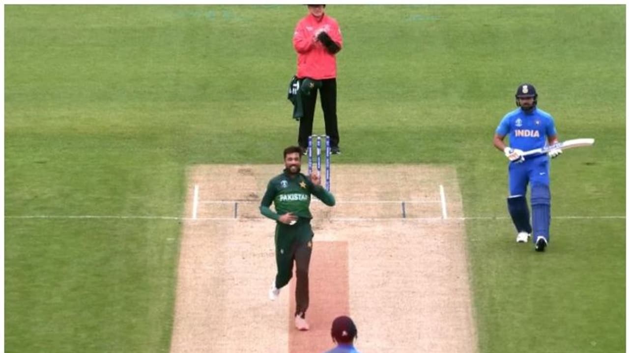 ఇండియాపై మ్యాచ్: పాక్ బౌలర్ కు అంపైర్ రెండుసార్లు వార్నింగ్ ఇండియాపై మ్యాచ్: పాక్ బౌలర్ కు అంపైర్ రెండుసార్లు వార్నింగ్