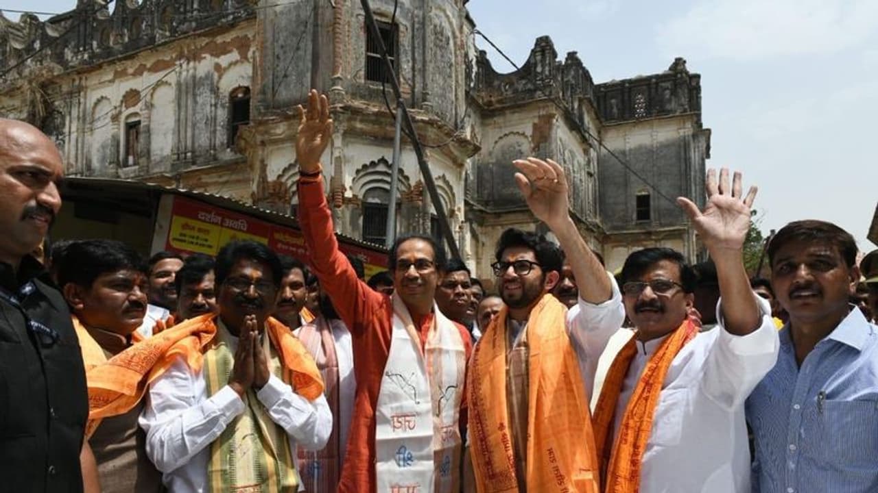 ಅಯೋಧ್ಯೆಯಲ್ಲಿ ಉದ್ಧವ್ ಮತ್ತು ತಂಡ: ಮಂದಿರಕ್ಕಾಗಿ ಸುಗ್ರೀವಾಜ್ಞೆಗೆ ಒತ್ತಾಯ! ಅಯೋಧ್ಯೆಯಲ್ಲಿ ಉದ್ಧವ್ ಮತ್ತು ತಂಡ: ಮಂದಿರಕ್ಕಾಗಿ ಸುಗ್ರೀವಾಜ್ಞೆಗೆ ಒತ್ತಾಯ!