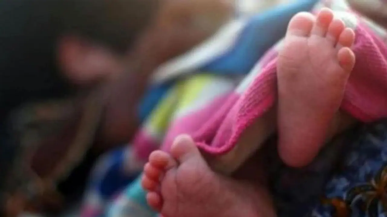 ఏడాదిన్నర చిన్నారిని చిధిమేసిన నిర్లక్ష్యం... యువకుడి ర్యాష్ డ్రైవింగ్ కు పాప బలి 