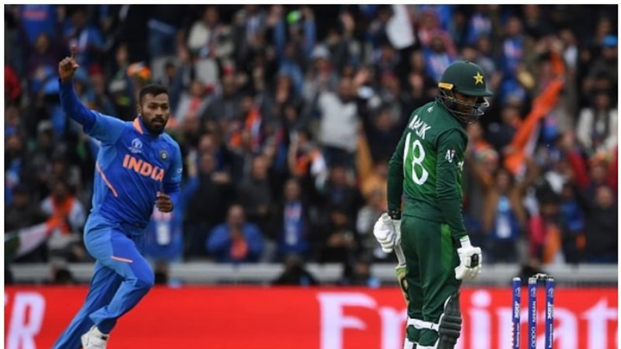 ഗോള്ഡന് ഡക്ക്; നാണക്കേടിന്റെ റെക്കോര്ഡില് മൂക്കുകുത്തി വീണ് മാലിക്ക് ഗോള്ഡന് ഡക്ക്; നാണക്കേടിന്റെ റെക്കോര്ഡില് മൂക്കുകുത്തി വീണ് മാലിക്ക്