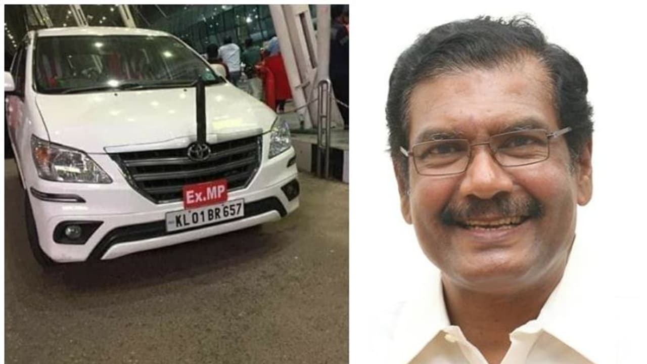 'ആ ചിത്രം വ്യാജമല്ലെന്ന് സമ്പത്തിന് തറപ്പിച്ച് പറയാനാവാത്തത് എന്തുകൊണ്ട്? Ex MP ബോർഡ് വിവാദം ചൂടുപിടിക്കുന്നു 'ആ ചിത്രം വ്യാജമല്ലെന്ന് സമ്പത്തിന് തറപ്പിച്ച് പറയാനാവാത്തത് എന്തുകൊണ്ട്? Ex MP ബോർഡ് വിവാദം ചൂടുപിടിക്കുന്നു