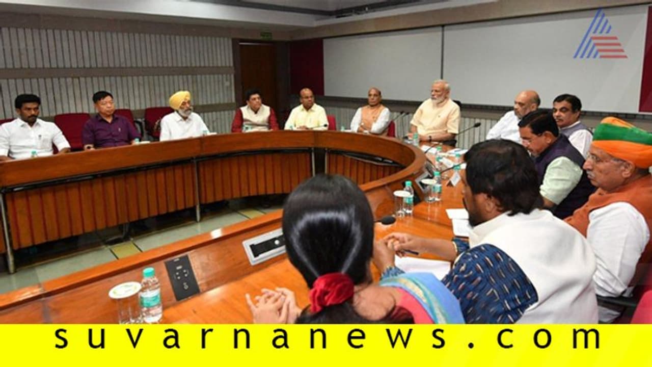 ಸರ್ವಪಕ್ಷ ಸಭೆಯಲ್ಲಿ ನಿರುದ್ಯೋಗ, ರೈತರ ವಿಷಯಕ್ಕೆ ಕಾಂಗ್ರೆಸ್ ಧ್ವನಿ ಸರ್ವಪಕ್ಷ ಸಭೆಯಲ್ಲಿ ನಿರುದ್ಯೋಗ, ರೈತರ ವಿಷಯಕ್ಕೆ ಕಾಂಗ್ರೆಸ್ ಧ್ವನಿ