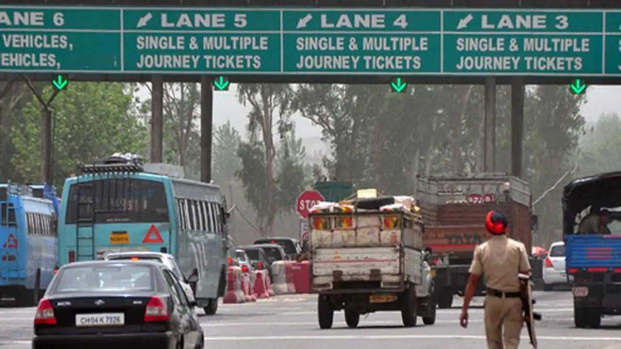 പുതിയ ടോള്‍ നയം ഉടന്‍, ഇത്തരം വാഹനങ്ങളുടെ ചാര്‍ജ് കൂടിയേക്കും: ലൈറ്റ് വാഹനങ്ങളുടെ തരംതിരിക്കലിലും മാറ്റം