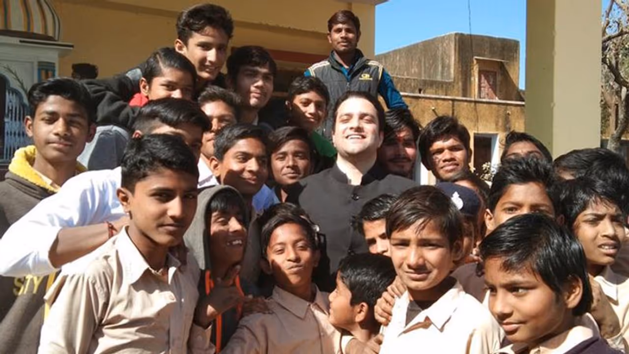 ഒരു ഐ എ എസ് ഓഫീസര്‍ വിചാരിച്ചാല്‍ ഒരു ഗ്രാമം തന്നെ മാറുമോ? മാറും എന്നതിന് ഉദാഹരണമാണ് ഇത്...