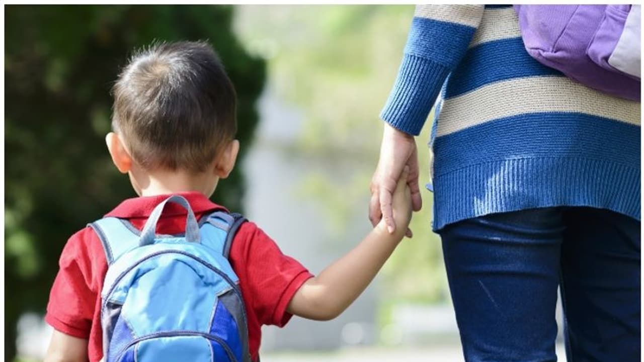 'സിംഗിള് പേരന്റി'ന്റെ കുട്ടിക്ക് പ്രവേശനം നല്കിയില്ല; സ്കൂള് നടപടി വിവാദത്തില് 'സിംഗിള് പേരന്റി'ന്റെ കുട്ടിക്ക് പ്രവേശനം നല്കിയില്ല; സ്കൂള് നടപടി വിവാദത്തില്