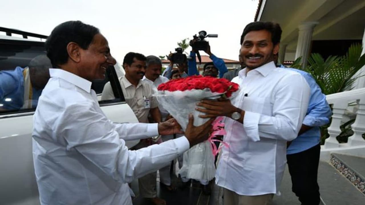 మరోసారి జగన్, కేసీఆర్ భేటీ... అసలు మ్యాటర్ ఇదే మరోసారి జగన్, కేసీఆర్ భేటీ... అసలు మ్యాటర్ ఇదే