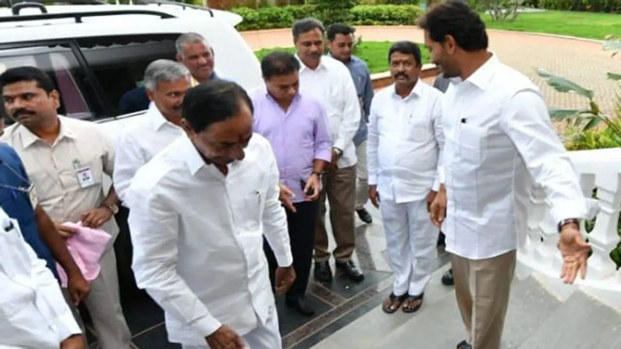 జగన్కు హిమాన్ష్ కరచాలనం, కేసీఆర్ కాళ్లుమొక్కిన విజయసాయి జగన్కు హిమాన్ష్ కరచాలనం, కేసీఆర్ కాళ్లుమొక్కిన విజయసాయి