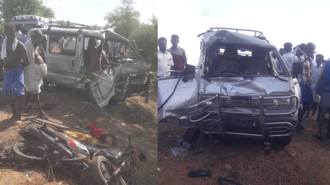 கார் இருசக்கர வாகனம் நேருக்கு நேர் மோதல்... தூக்கி வீசப்பட்ட தம்பதி உயிரிழப்பு..! கார் இருசக்கர வாகனம் நேருக்கு நேர் மோதல்... தூக்கி வீசப்பட்ட தம்பதி உயிரிழப்பு..!