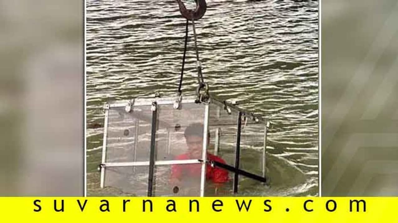 ಹ್ಯಾರಿ ಹೌದಿನಿ ಆಗ್ತಿನಿ ಅಂತಾ ಹೂಗ್ಲಿ ನದಿಗೆ ಹಾರಿದವ ಮೇಲೆಳಲಿಲ್ಲ! ಹ್ಯಾರಿ ಹೌದಿನಿ ಆಗ್ತಿನಿ ಅಂತಾ ಹೂಗ್ಲಿ ನದಿಗೆ ಹಾರಿದವ ಮೇಲೆಳಲಿಲ್ಲ!