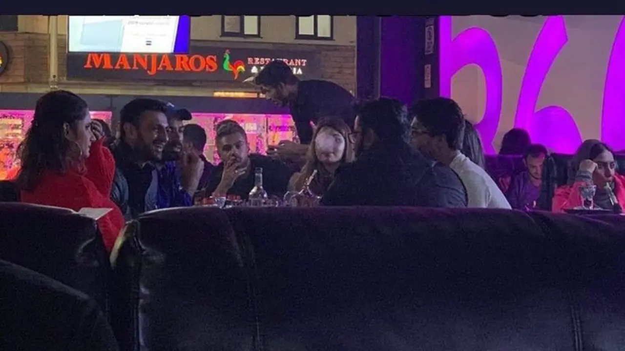 ಬದ್ಧವೈರಿಗಳ ಪಂದ್ಯಕ್ಕೂ ಮುನ್ನ ಪಾಕ್ ಕಿಕೆಟಿಗರ ಪಾರ್ಟಿ ಅಭಿಮಾನಿಗಳ ಆಕ್ರೋಶ! ಬದ್ಧವೈರಿಗಳ ಪಂದ್ಯಕ್ಕೂ ಮುನ್ನ ಪಾಕ್ ಕಿಕೆಟಿಗರ ಪಾರ್ಟಿ ಅಭಿಮಾನಿಗಳ ಆಕ್ರೋಶ!