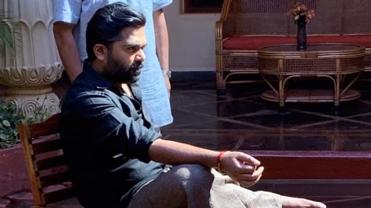 கைச்செலவுக்குக் கூட காசு இல்லாமல் தவிக்கும் சிம்பு...நடிகையிடம் கைமாத்து வாங்கும் அவலம்... கைச்செலவுக்குக் கூட காசு இல்லாமல் தவிக்கும் சிம்பு...நடிகையிடம் கைமாத்து வாங்கும் அவலம்...