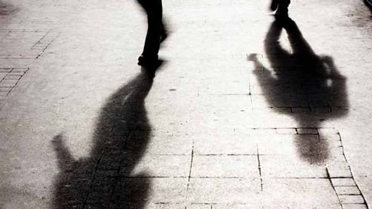 సీన్ రివర్స్: ఇంటికొస్తే చాక్లెట్ ఇస్తానని, బాలుడిపై అత్యాచారం సీన్ రివర్స్: ఇంటికొస్తే చాక్లెట్ ఇస్తానని, బాలుడిపై అత్యాచారం