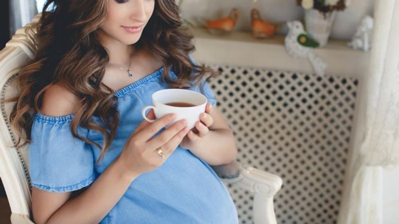 മുലയൂട്ടുന്ന അമ്മമാർക്ക് കോഫി കുടിക്കാമോ? മുലയൂട്ടുന്ന അമ്മമാർക്ക് കോഫി കുടിക്കാമോ?