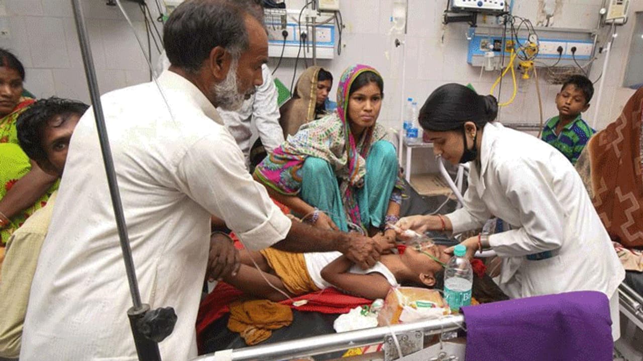 മസ്തിഷ്ക്കവീക്കം: ബീഹാറില് മരിച്ച കുട്ടികളുടെ എണ്ണം 108 ആയി; നിതീഷ് കുമാറിനെതിരെ പ്രതിഷേധം മസ്തിഷ്ക്കവീക്കം: ബീഹാറില് മരിച്ച കുട്ടികളുടെ എണ്ണം 108 ആയി; നിതീഷ് കുമാറിനെതിരെ പ്രതിഷേധം