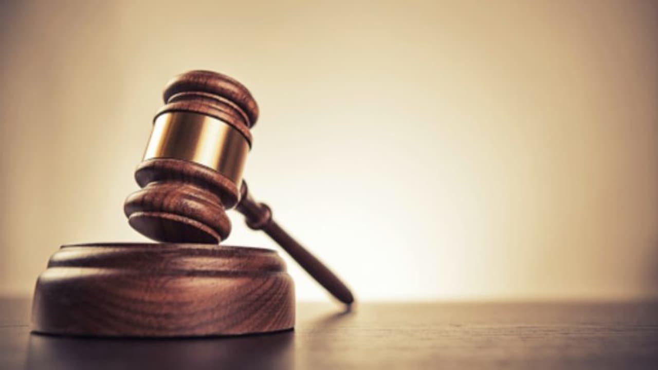 ಅರಣ್ಯ ಸಂರಕ್ಷಣಾಧಿಕಾರಿ ಸೇರಿ ಮೂವರ ವಿರುದ್ಧ ಎಫ್ಐಆರ್ಗೆ ಆದೇಶ ಅರಣ್ಯ ಸಂರಕ್ಷಣಾಧಿಕಾರಿ ಸೇರಿ ಮೂವರ ವಿರುದ್ಧ ಎಫ್ಐಆರ್ಗೆ ಆದೇಶ