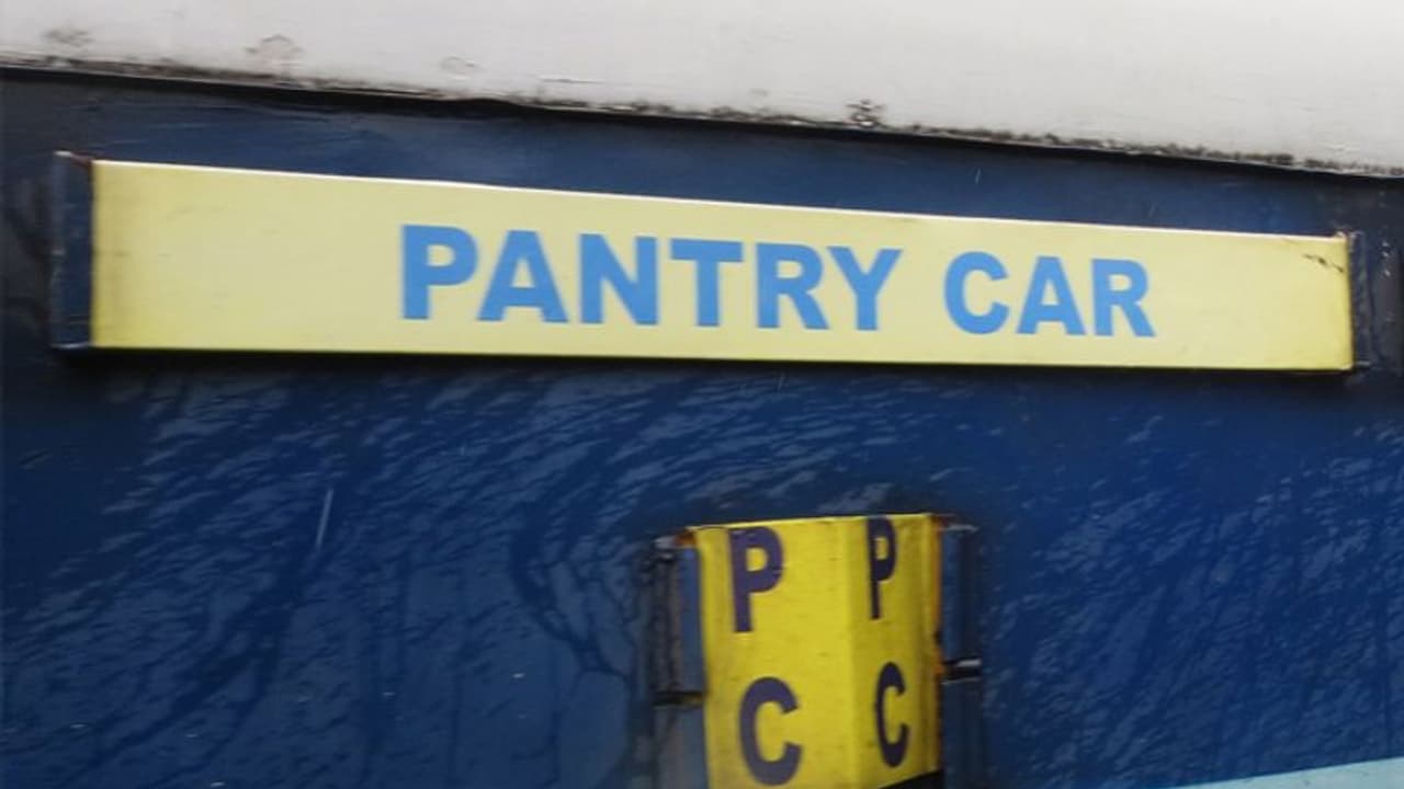 Train Pantry Car | ரயிலில் பேண்ட்ரி காரை மூட உத்தரவு! இனி ரயிலில் காலை உணவும், தின்பண்டங்களும் கிடைக்காதா? 