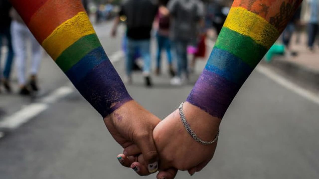 'സ്വവർഗ്ഗ വിവാഹത്തിന് നിയമ സാധുത വേണം', ഹർജികൾ ഇന്ന് സുപ്രീം കോടതിയിൽ 'സ്വവർഗ്ഗ വിവാഹത്തിന് നിയമ സാധുത വേണം', ഹർജികൾ ഇന്ന് സുപ്രീം കോടതിയിൽ