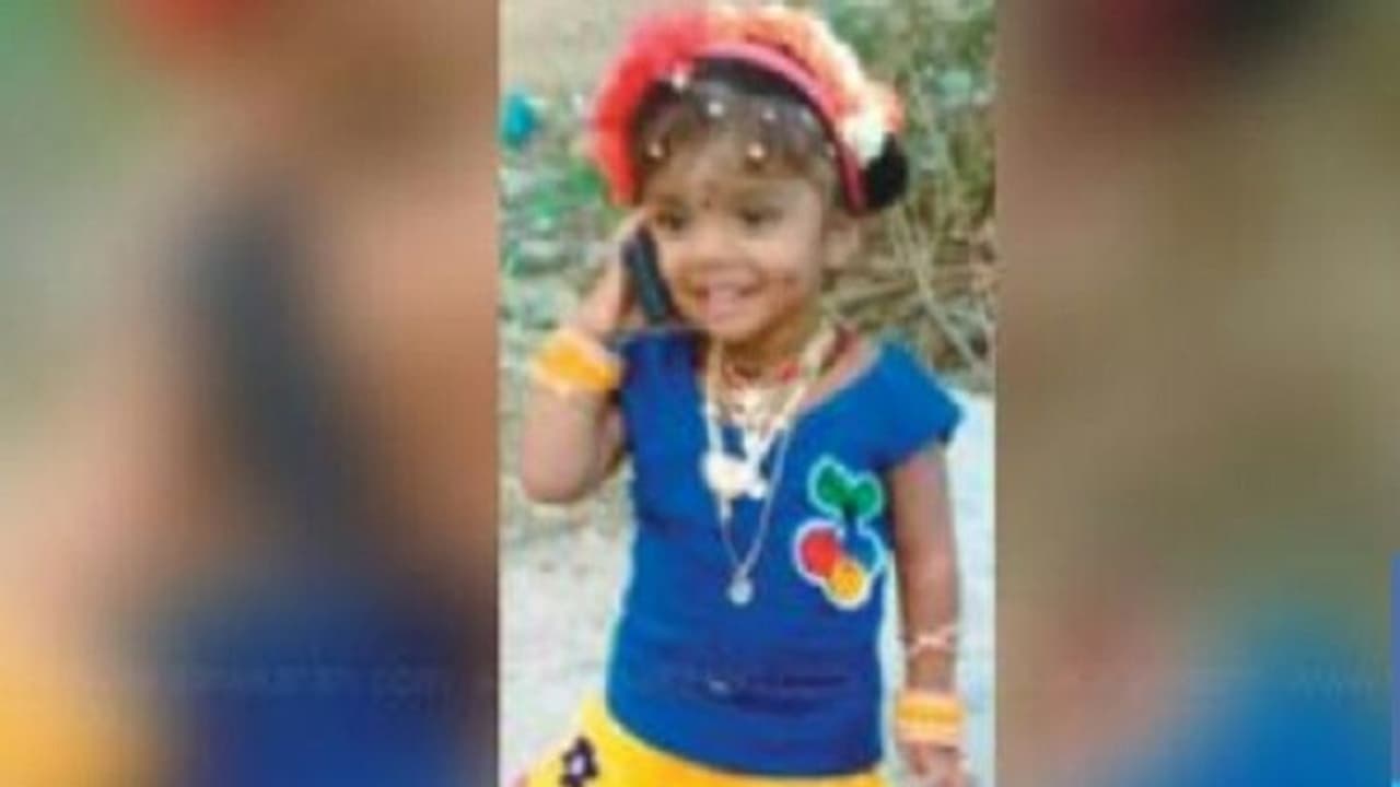 தமிழகத்தில் தொடரும் தண்ணீர் பஞ்சம் !! தண்ணீர் பிடிக்க தோண்டிய குழியில் விழுந்து 3 வயது சிறுமி பலி…. தமிழகத்தில் தொடரும் தண்ணீர் பஞ்சம் !! தண்ணீர் பிடிக்க தோண்டிய குழியில் விழுந்து 3 வயது சிறுமி பலி….