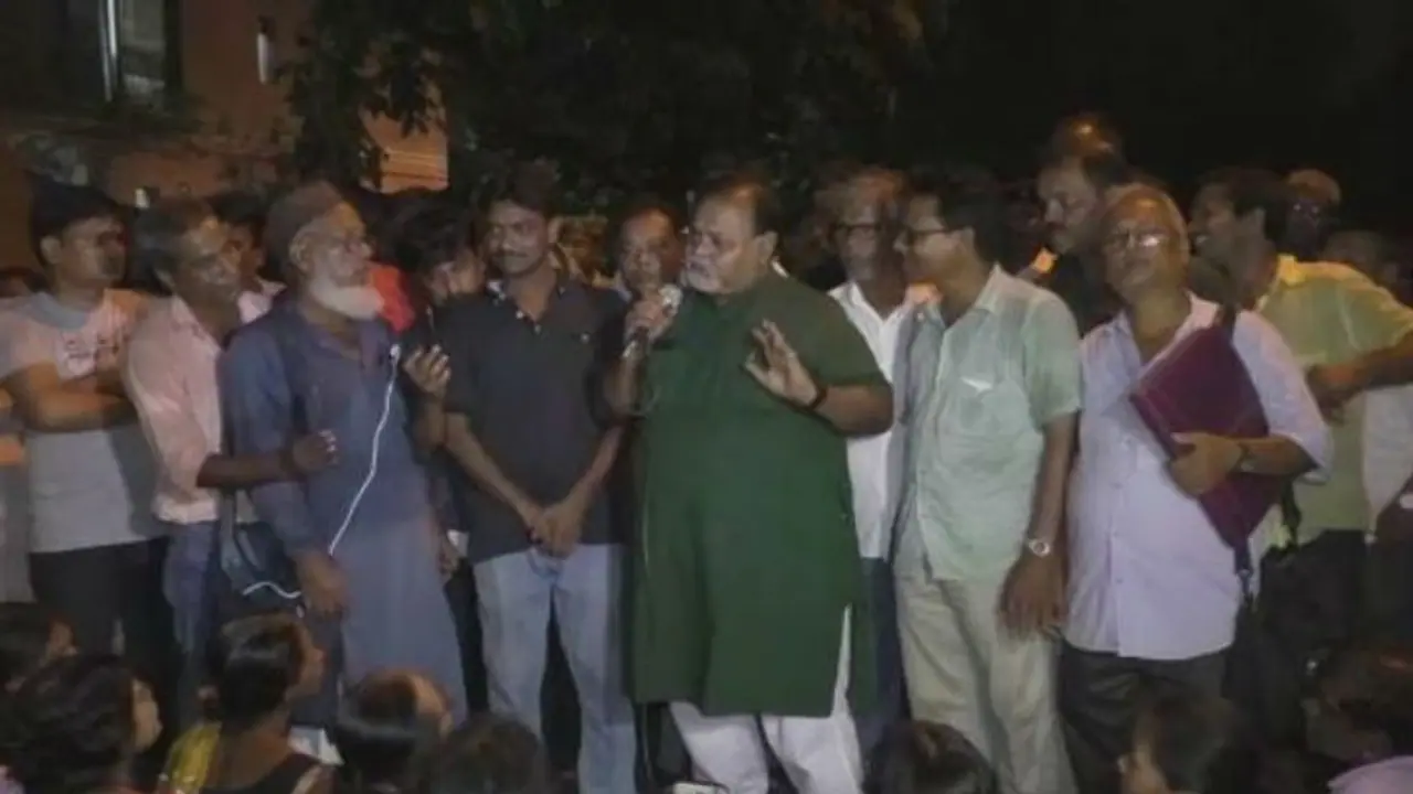 ডাক্তারদের পর শিক্ষক, দাবি পূরণের ওষুধেই আন্দোলন সামাল দিল সরকার ডাক্তারদের পর শিক্ষক, দাবি পূরণের ওষুধেই আন্দোলন সামাল দিল সরকার