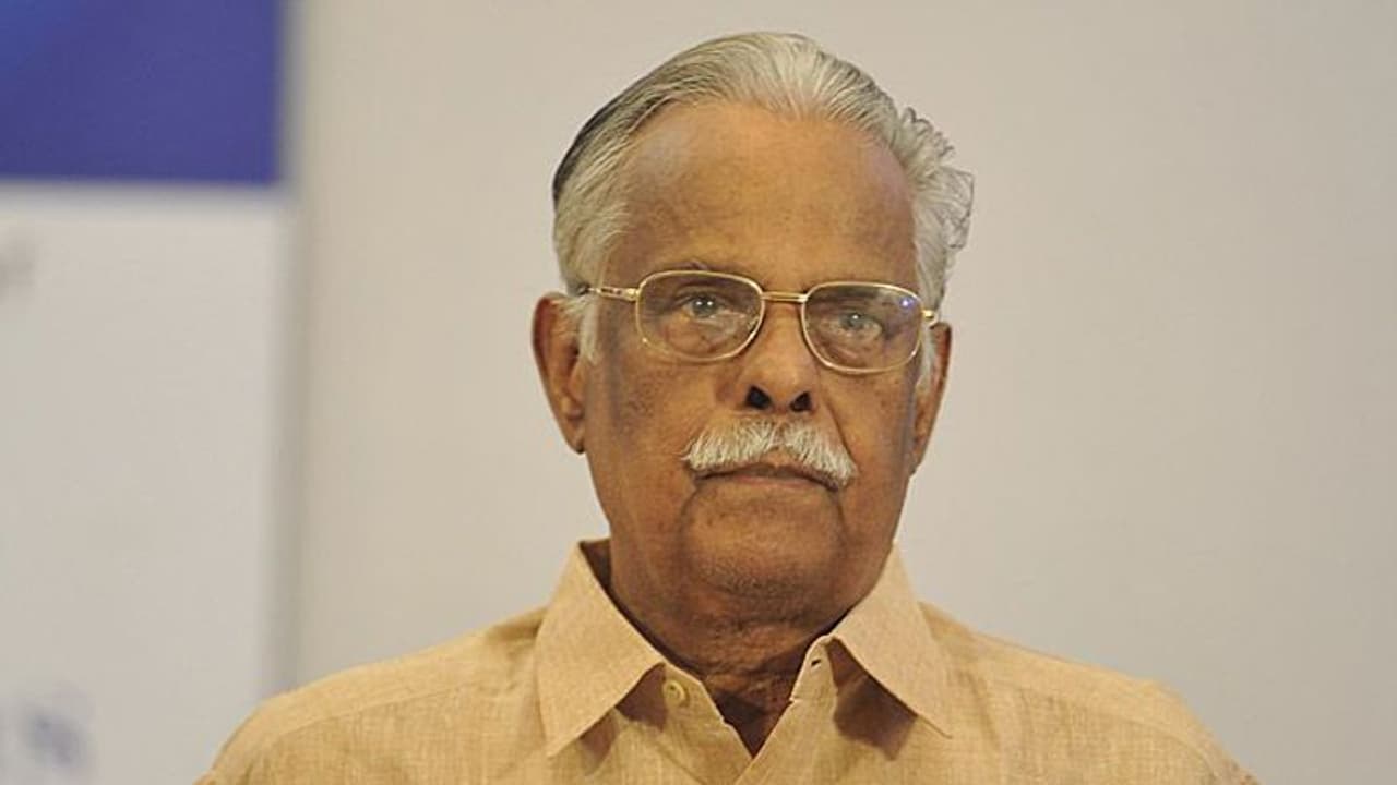 ബിംബങ്ങൾ വീണുടഞ്ഞു, 'തിമിംഗലങ്ങളുടെ' പേരുകൾ ഇപ്പോഴും ഇരുട്ടിൽ; സർക്കാരിനെ രൂക്ഷമായി വിമർശിച്ച് ടി പദ്മനാഭൻ ബിംബങ്ങൾ വീണുടഞ്ഞു, 'തിമിംഗലങ്ങളുടെ' പേരുകൾ ഇപ്പോഴും ഇരുട്ടിൽ; സർക്കാരിനെ രൂക്ഷമായി വിമർശിച്ച് ടി പദ്മനാഭൻ