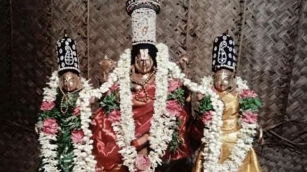 తమిళనాడులో 200 ఏళ్ల పురాతన ఆలయంలోకి తొలిసారి దళితుల ప్రవేశం తమిళనాడులో 200 ఏళ్ల పురాతన ఆలయంలోకి తొలిసారి దళితుల ప్రవేశం