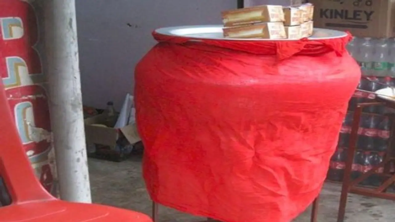 বিরিয়ানির হাঁড়ি লাল কাপড়ে ঢাকা থাকে কেন! ভেবে দেখেছেন কখনও বিরিয়ানির হাঁড়ি লাল কাপড়ে ঢাকা থাকে কেন! ভেবে দেখেছেন কখনও